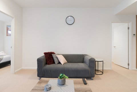 Ther-Rich 2Brm CBD Apartment - Who Is Search 33