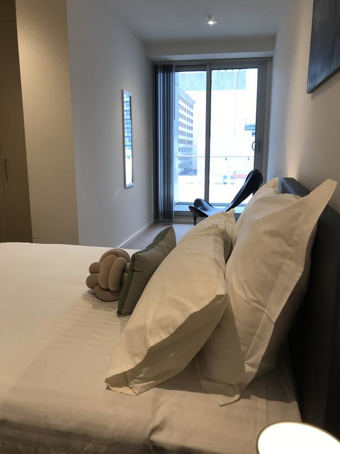 Ther-Rich 2Brm CBD Apartment - Who Is Search 36