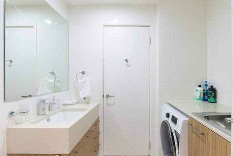 Ther-Rich 2Brm CBD Apartment - Who Is Search 30