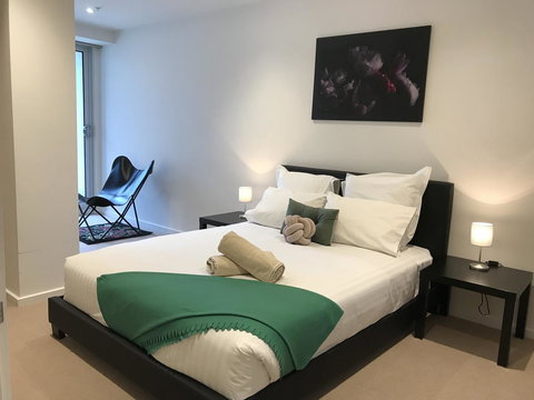 Ther-Rich 2Brm CBD Apartment - Who Is Search 44