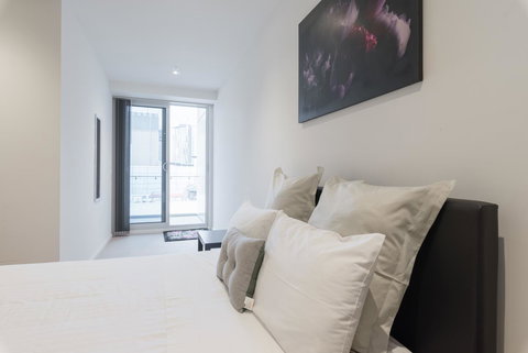 Ther-Rich 2Brm CBD Apartment - Who Is Search 1