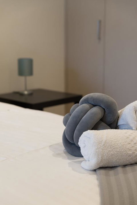 Ther-Rich 2Brm CBD Apartment - Who Is Search 9