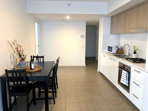 CENTRAL ESCAPE 2 BEDROOM @ ADELAIDE CBD - Who Is Search 6
