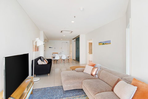 Stylish And Comfortable, Views Over Gouger St! - Who Is Search 20