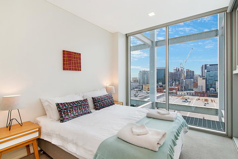 Stylish And Comfortable, Views Over Gouger St! - Who Is Search 9