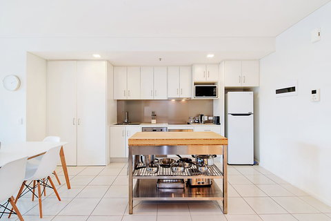 Stylish And Comfortable, Views Over Gouger St! - Who Is Search 8