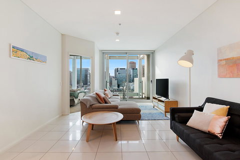 Stylish And Comfortable, Views Over Gouger St! - Who Is Search 19