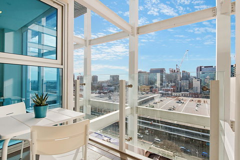 Stylish And Comfortable, Views Over Gouger St! - Who Is Search 1