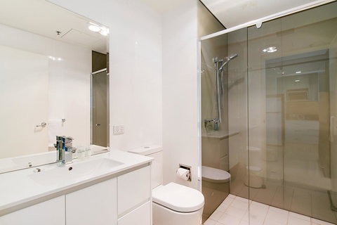 Stylish And Comfortable, Views Over Gouger St! - Who Is Search 14