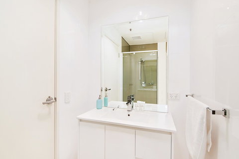 Stylish And Comfortable, Views Over Gouger St! - Who Is Search 15