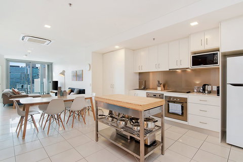 Stylish And Comfortable, Views Over Gouger St! - Who Is Search 5