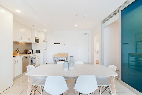 Stylish And Comfortable, Views Over Gouger St! - Who Is Search 6