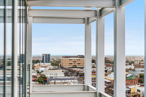 Stylish And Comfortable, Views Over Gouger St! - Who Is Search 13