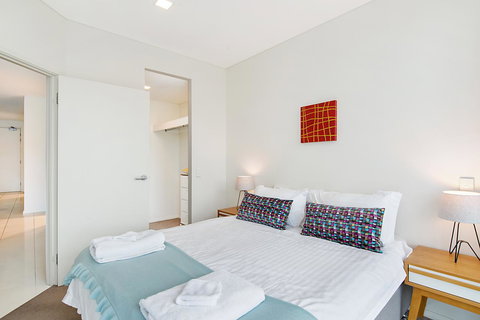 Stylish And Comfortable, Views Over Gouger St! - Who Is Search 11