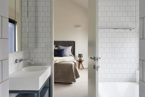 Swainson On Castle - Bet 4u 17