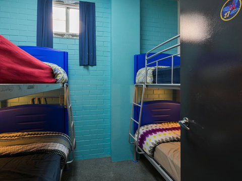 Blue Galah International Backpackers Hostel - Who Is Search 31