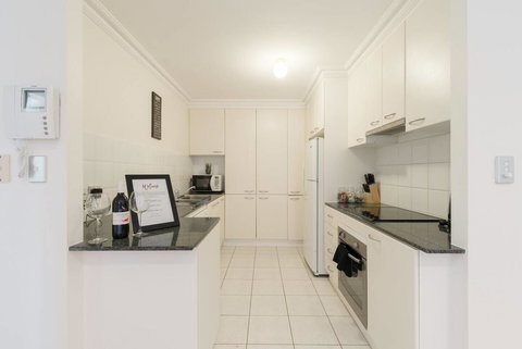 One Bedroom In Adelaideâ€™s East End FREE WIFI*Netflix*Parking - Bet 4u 3