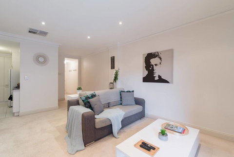 One Bedroom In Adelaideâ€™s East End FREE WIFI*Netflix*Parking - Bet 4u 19
