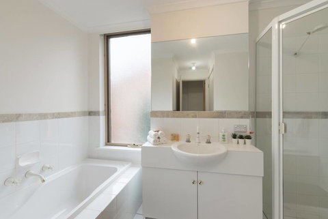 One Bedroom In Adelaideâ€™s East End FREE WIFI*Netflix*Parking - Bet 4u 16