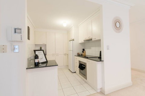 One Bedroom In Adelaideâ€™s East End FREE WIFI*Netflix*Parking - Bet 4u 12