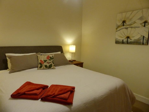 Andy's Accommodation - Click Find 0