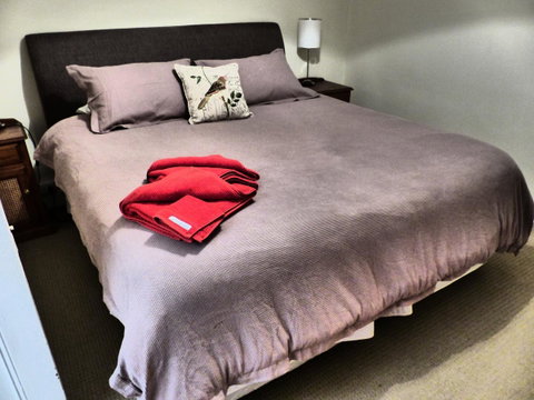 Andy's Accommodation - Click Find 12