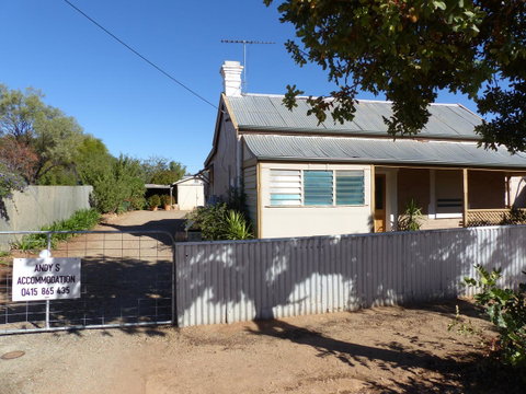 Andy's Accommodation - Click Find 2