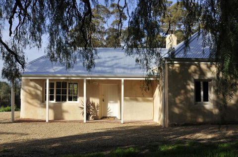 Peppermint Farm Cottage - Click Find 9