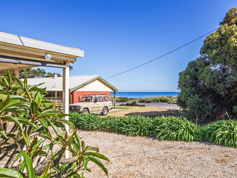 Boat House - Bet 4u 12