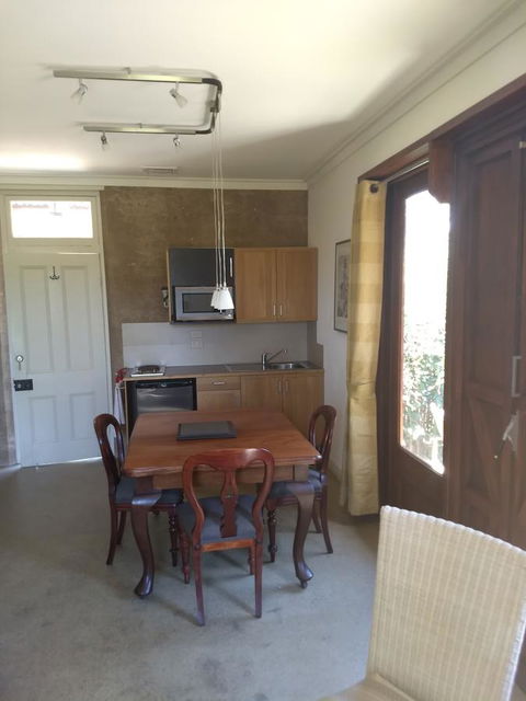Hotham Ridge Winery And Cottages - DBD 12