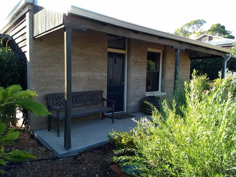 Hotham Ridge Winery And Cottages - DBD 24