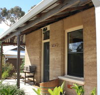 Hotham Ridge Winery and Cottages - Click Find