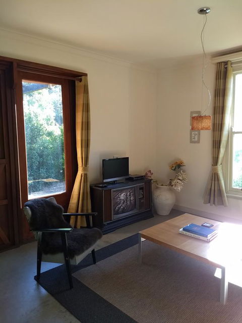 Hotham Ridge Winery And Cottages - DBD 22