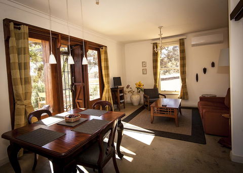 Hotham Ridge Winery And Cottages - DBD 28