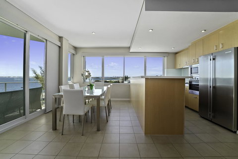 Luxury Suite Bunbury - Lawyer Find 9