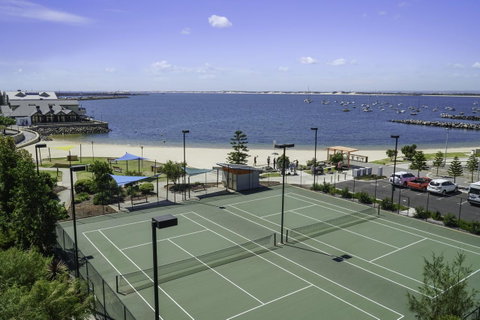 Luxury Suite Bunbury - Lawyer Find 1