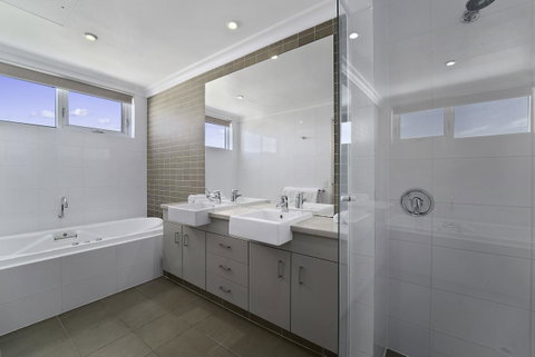 Luxury Suite Bunbury - Lawyer Find 11
