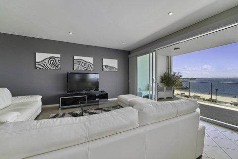 Luxury Suite Bunbury - Lawyer Find 5
