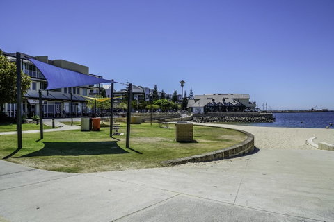 Luxury Suite Bunbury - Lawyer Find 19
