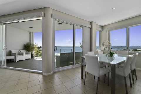 Luxury Suite Bunbury - Lawyer Find 7