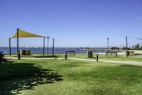 Luxury Suite Bunbury - Lawyer Find 20