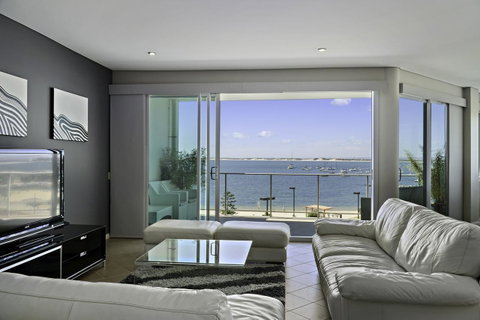 Luxury Suite Bunbury - Lawyer Find 4
