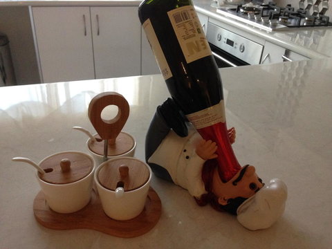 Bright & Beautiful Home On The Hills! - Bet 4u 12