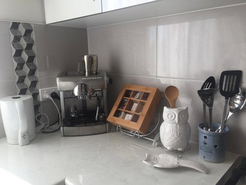 Bright & Beautiful Home On The Hills! - Bet 4u 15