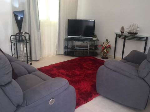 Bright & Beautiful Home On The Hills! - Bet 4u 5