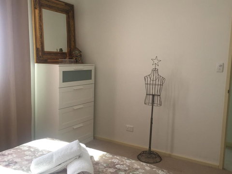 Bright & Beautiful Home On The Hills! - Bet 4u 18