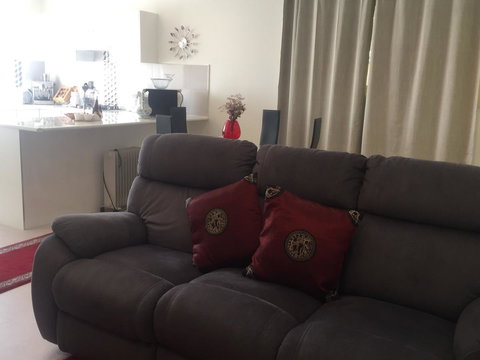 Bright & Beautiful Home On The Hills! - Bet 4u 7