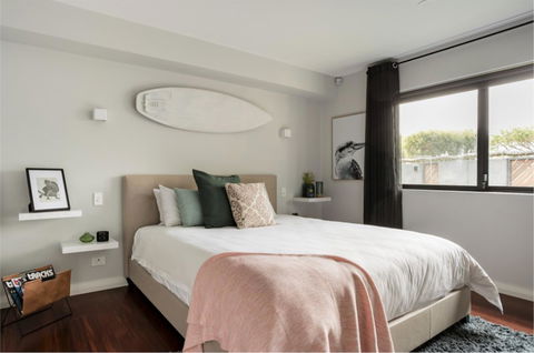 Starboard Drift - Captain & Crew - In Town Entire House For 8 - Bet 4u 0