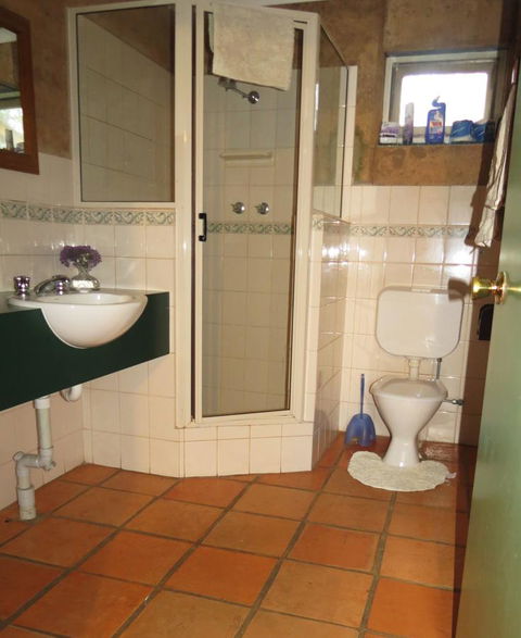 Bentwood Olive Grove Accommodation - DBD 17
