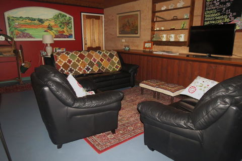 Bentwood Olive Grove Accommodation - DBD 4